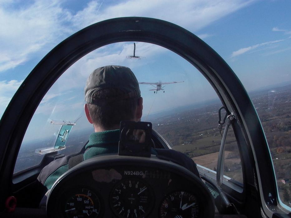 glider in air in tow